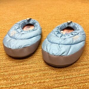 The North Face Light Blue Puffy Slipper Size L Girls